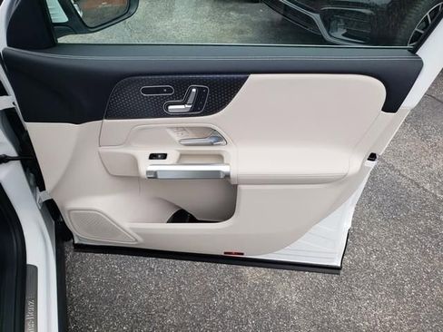 New 2025 Mercedes-Benz GLB 250 GLB 250 image 17