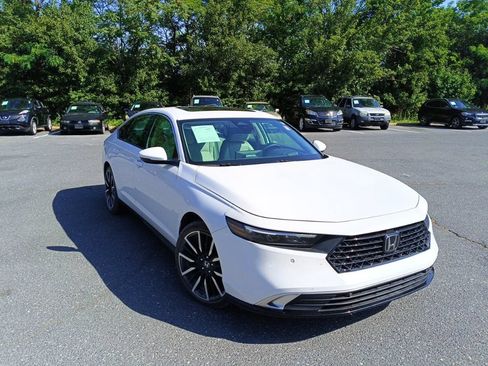 Used 2025 Honda Accord Touring image 1