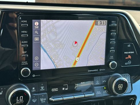 Used 2021 Toyota Highlander XLE FWD image 22