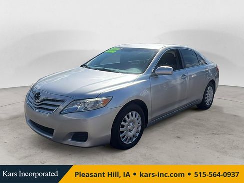 Used 2010 Toyota Camry image 1