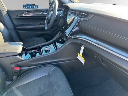 Certified 2023 Jeep Grand Cherokee Altitude image 29