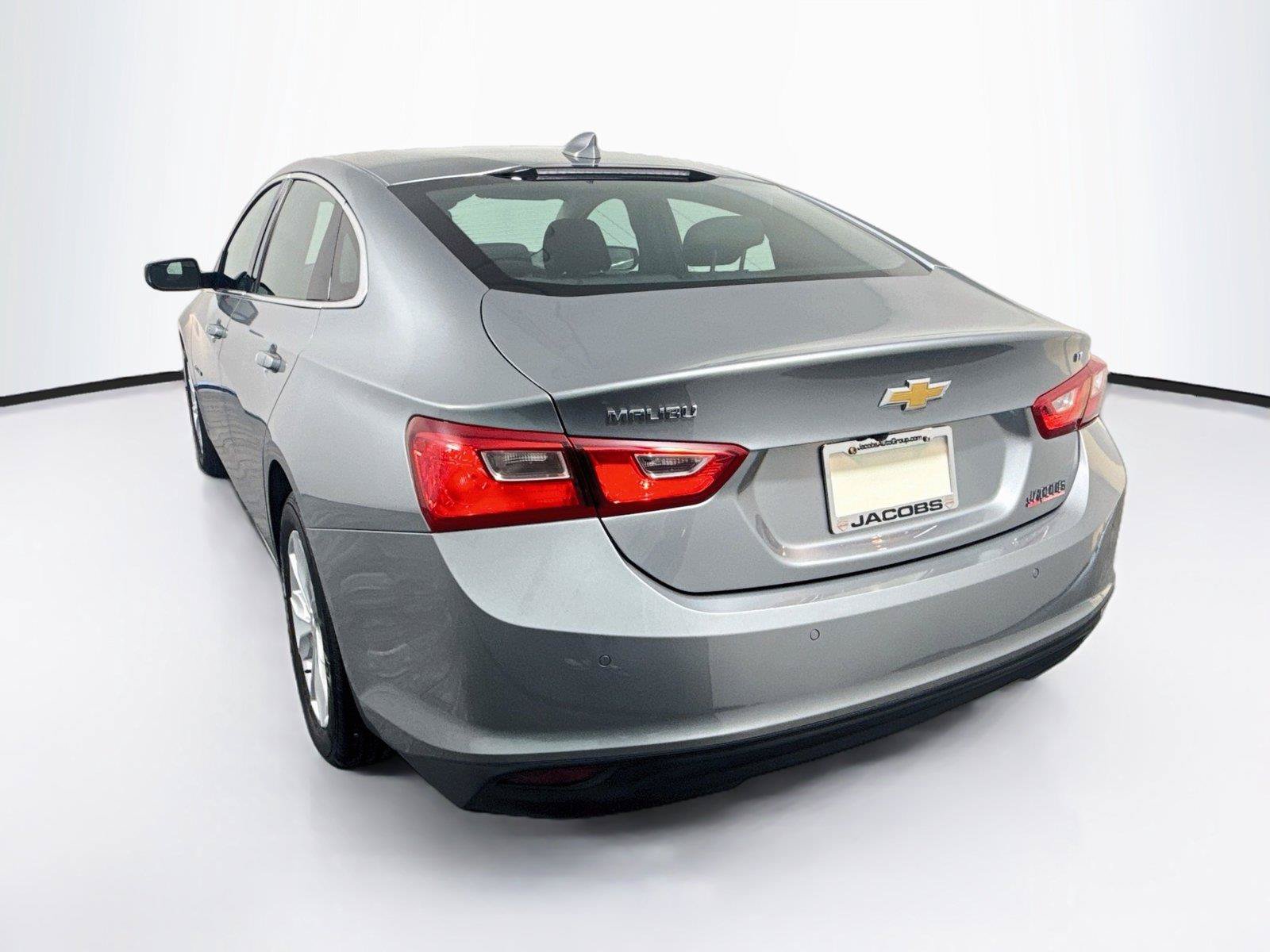 Used 2025 Chevrolet Malibu LT FWD image 3