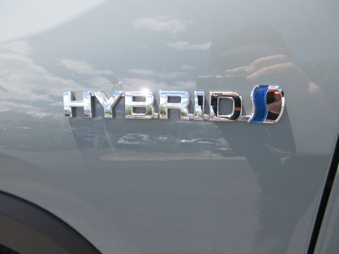 Used 2019 Toyota RAV4 XLE w/ Convenience Package AWD/4WD image 3