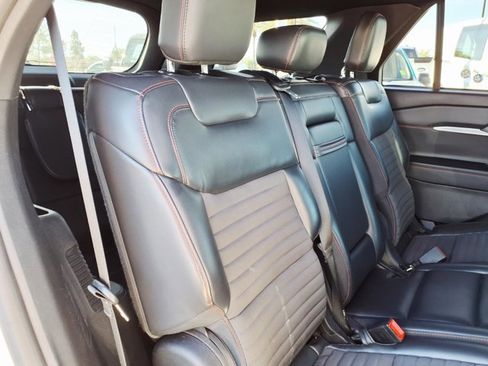 Certified 2025 Ford Explorer ST-Line w/ Premium Package AWD/4WD image 15