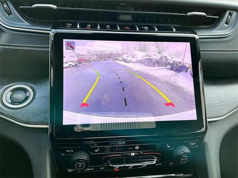 Used 2023 Jeep Grand Cherokee Limited w/ Black Appearance Package image 26