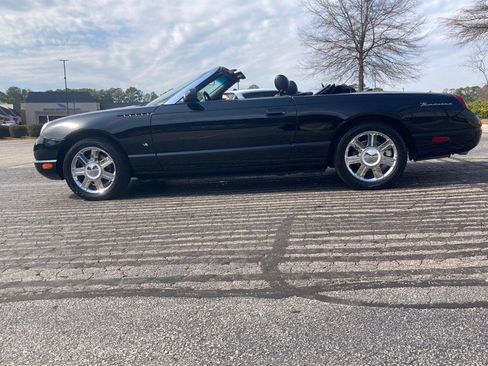 Used 2004 Ford Thunderbird image 18