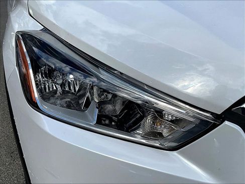 Used 2018 Nissan Kicks SV image 27