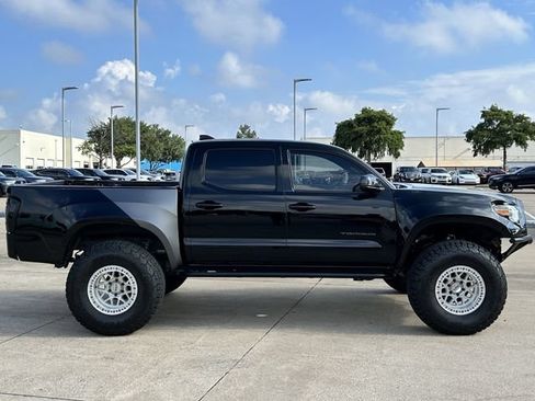 Used 2023 Toyota Tacoma SR AWD/4WD image 3