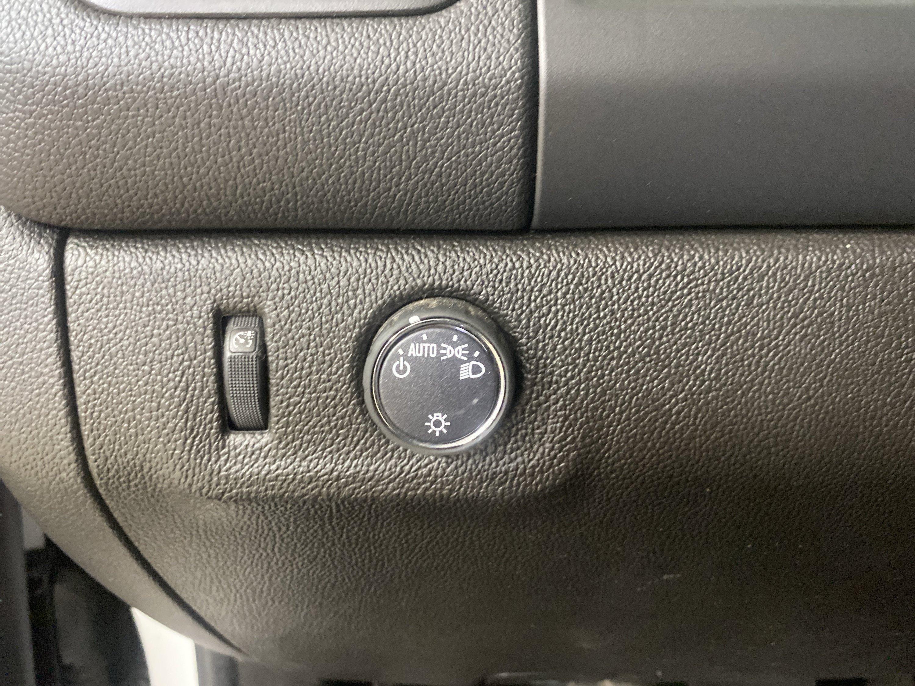 Used 2022 Chevrolet Colorado LT w/ Fleet Safety Package RWD image 18