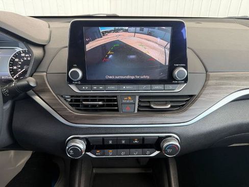 Used 2025 Nissan Altima 2.5 SV FWD image 5