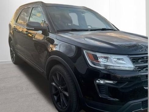 Used 2018 Ford Explorer XLT w/ Equipment Group 202A AWD/4WD image 5