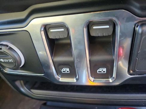 Used 2024 Jeep Wrangler Sport S image 15