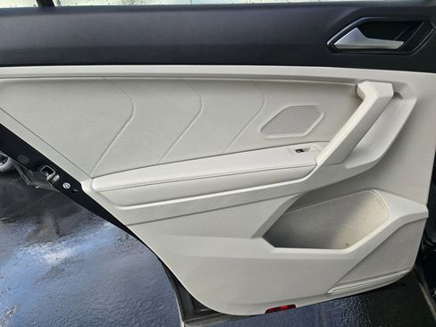 Used 2023 Volkswagen Tiguan SE R-Line image 31