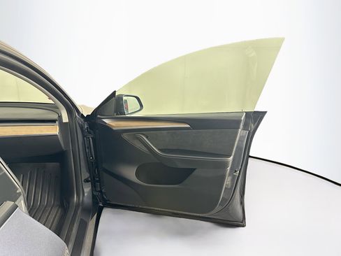 Used 2023 Tesla Model Y Long Range image 34