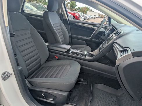 Used 2018 Ford Fusion SE w/ Fusion SE Technology Package image 19