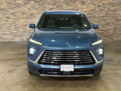 Used 2025 Buick Enclave Preferred w/ Power Package FWD image 2