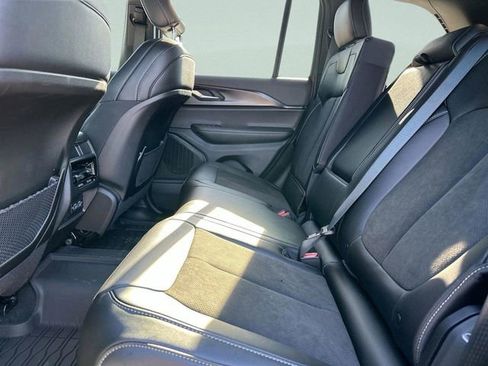 New 2025 Jeep Grand Cherokee Altitude AWD/4WD image 16