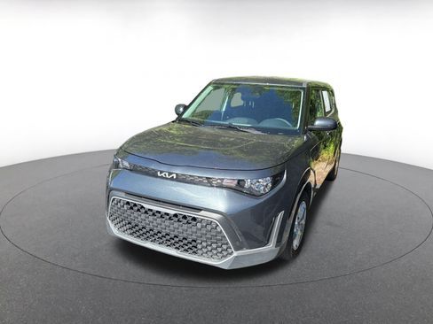 Used 2025 Kia Soul LX w/ LX Technology Package FWD image 9