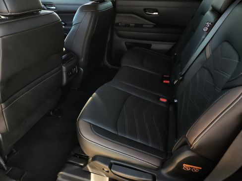 Used 2025 Nissan Pathfinder Platinum w/ Cargo Package image 34