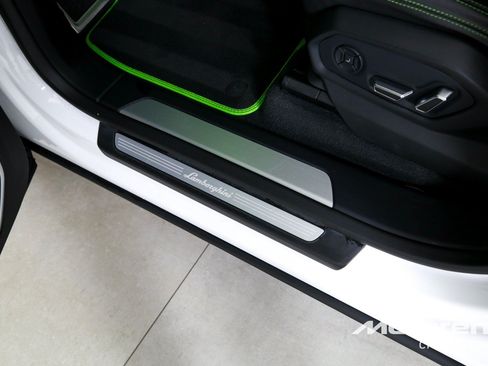 Used 2022 Lamborghini Urus AWD/4WD image 15
