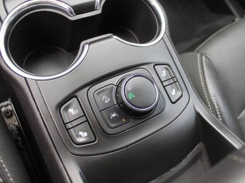 Used 2023 GMC Terrain SLT image 23