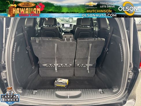 Used 2025 Chrysler Pacifica Limited image 34