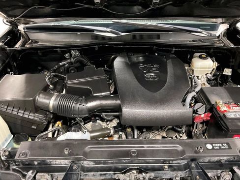 Used 2019 Toyota Tacoma TRD Off-Road image 12