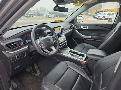 Used 2024 Ford Explorer XLT w/ Equipment Group 202A image 15