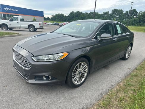 Used 2016 Ford Fusion SE w/ Equipment Group 202A FWD image 3