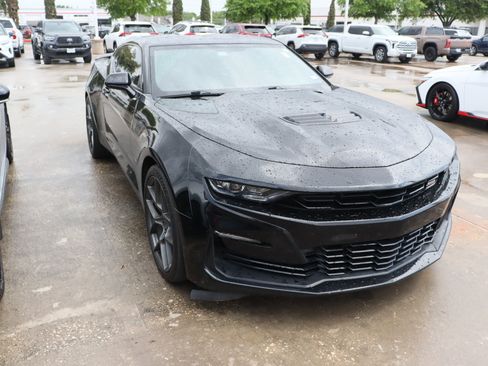 Used 2020 Chevrolet Camaro SS image 2