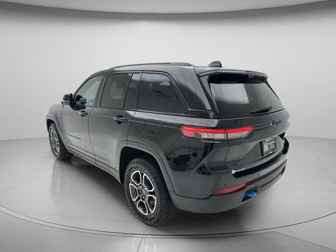 Used 2023 Jeep Grand Cherokee Trailhawk w/ Advanced Protech Group II AWD/4WD image 6