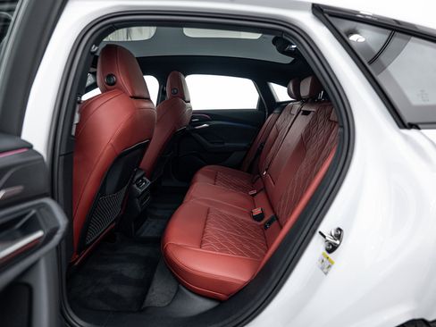 Used 2025 Audi S6 e-tron Prestige w/ 21" Black Optic Package image 18