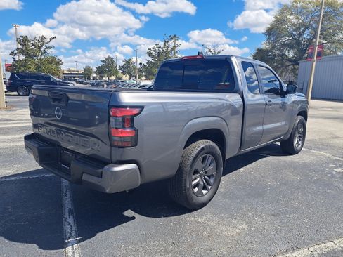 Certified 2025 Nissan Frontier SV image 5