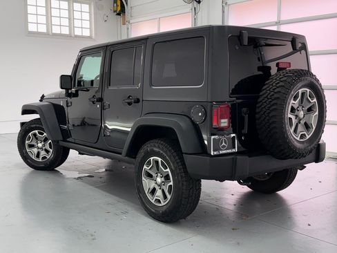 Used 2018 Jeep Wrangler Unlimited Rubicon w/ Connectivity Group AWD/4WD image 3