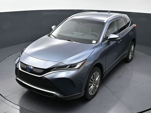 Used 2024 Toyota Venza XLE image 25