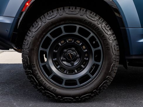 Used 2026 Land Rover Defender 110 OCTA image 23