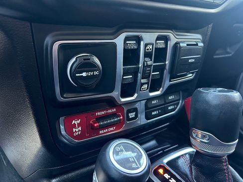 Used 2018 Jeep Wrangler Unlimited Rubicon AWD/4WD image 21