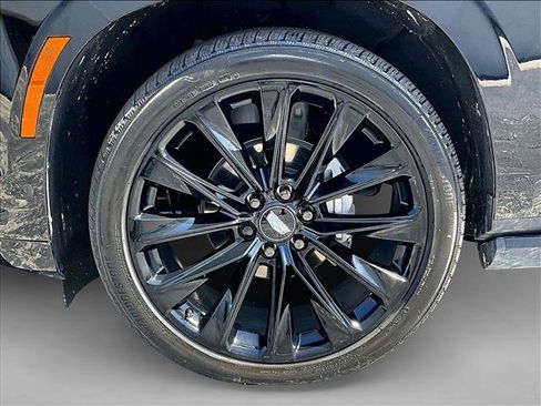 Used 2025 Cadillac Escalade ESV Sport Platinum w/ LPO, ONYX Package AWD/4WD image 10