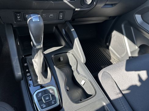 Used 2026 Nissan Frontier SV w/ All-Weather Content Package image 18