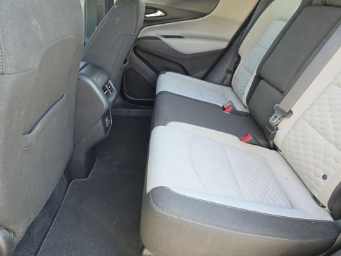 Used 2019 Chevrolet Equinox LS FWD image 11