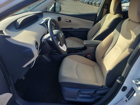 Used 2018 Toyota Prius Four image 21