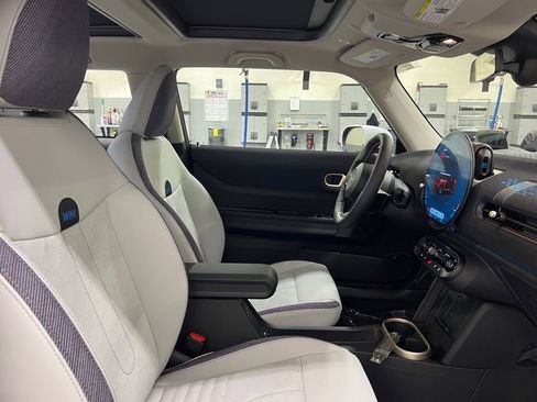 Certified 2025 MINI Cooper S image 24