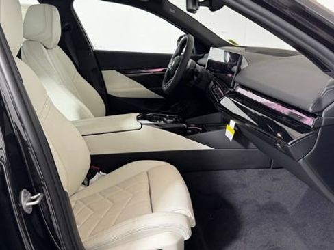 New 2026 BMW 550e xDrive w/ Premium Package AWD/4WD image 20