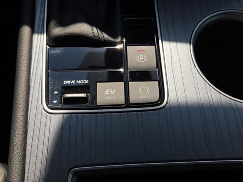 Used 2025 Toyota Sienna XLE image 29