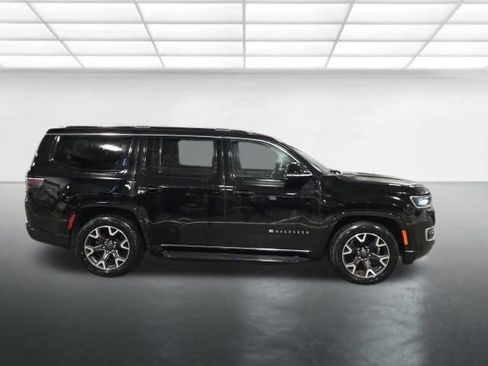 Used 2023 Jeep Wagoneer Series III w/ Preferred Equipment Group image 3