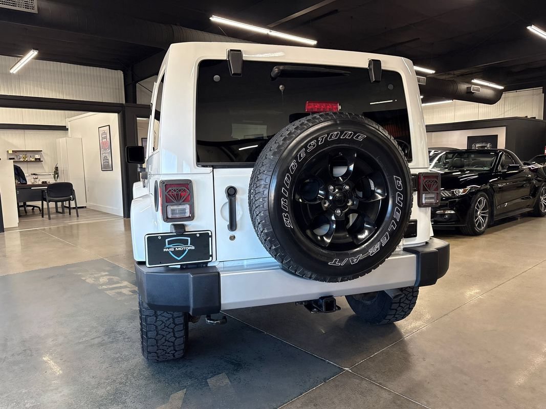 Used 2015 Jeep Wrangler Unlimited Sahara w/ Connectivity Group AWD/4WD image 9