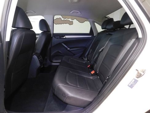 Used 2020 Volkswagen Passat 2.0T SE FWD image 45