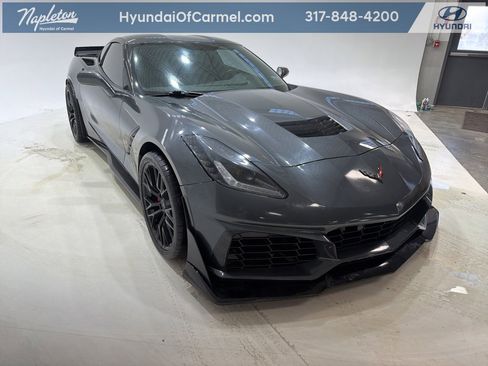 Used 2017 Chevrolet Corvette Stingray Coupe w/ 1LT image 3