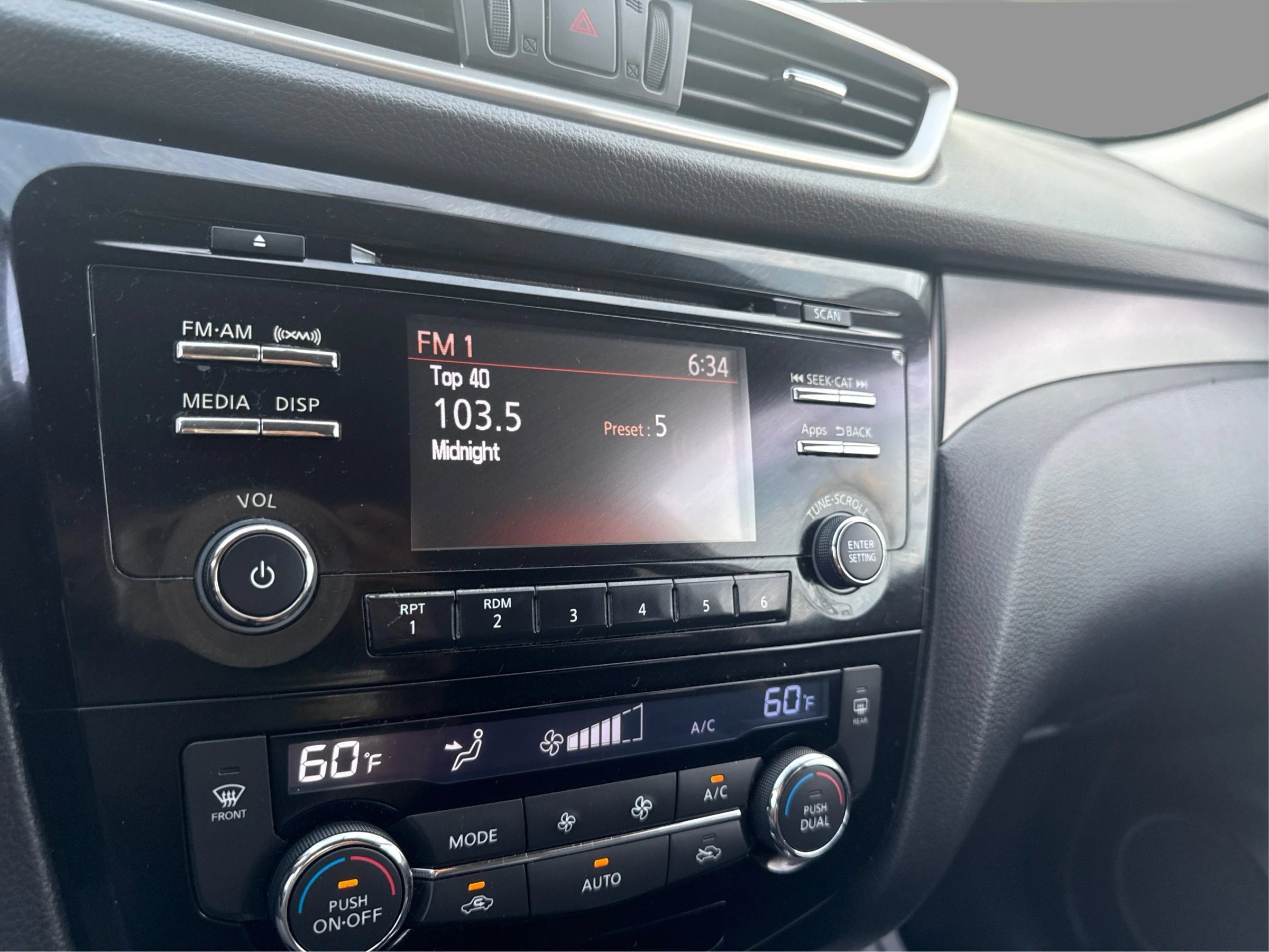 Used 2014 Nissan Rogue SV AWD/4WD image 16