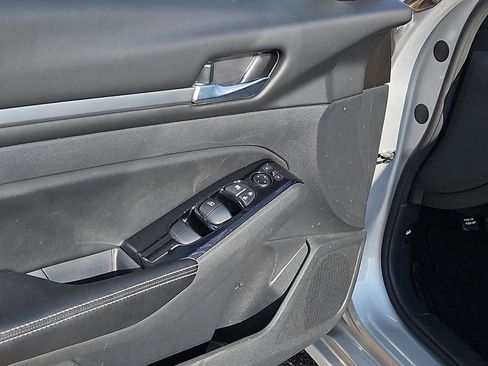 Used 2023 Nissan Altima 2.5 SV image 18